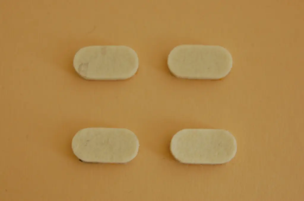 4 foot-felts oval shape
